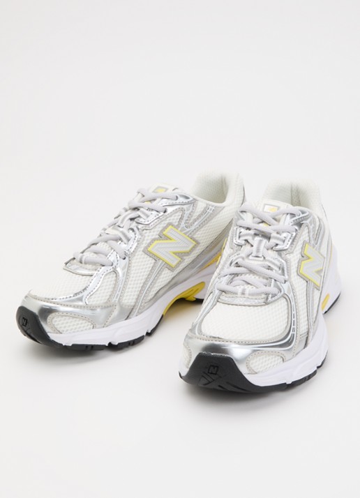 New Balance 740 sneaker van mesh met metallic finish - voorkant 2 zilver