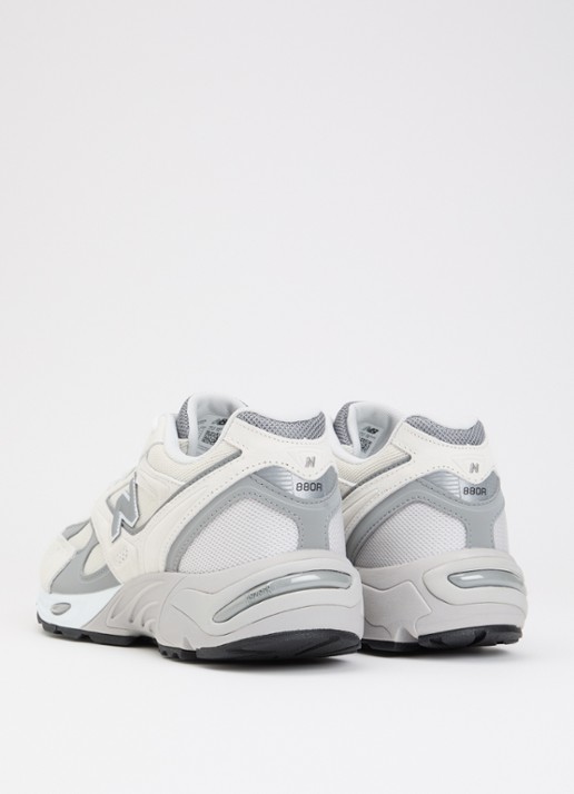 New Balance 880R sneaker met details van suède - achterkant 4 gebroken wit