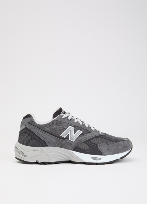 New Balance 880R sneaker met details van suède