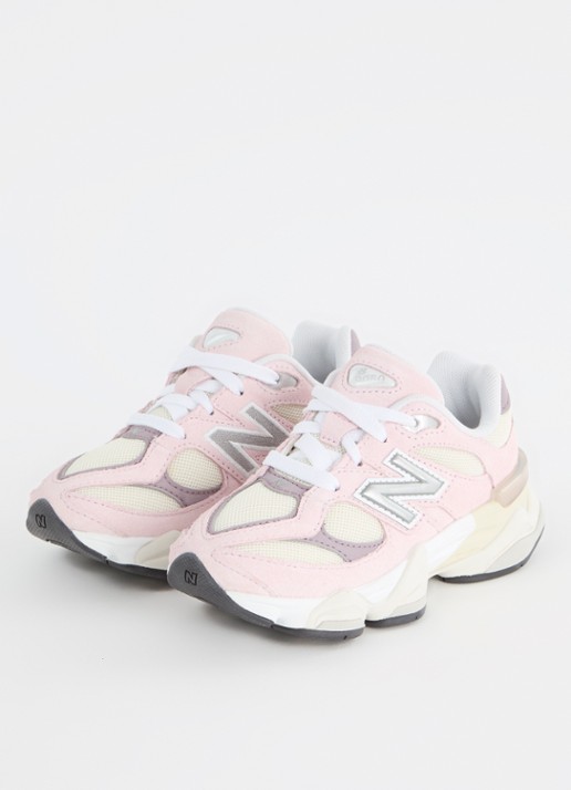 New Balance 9060 sneaker met mesh details - voorkant 4 zalmroze