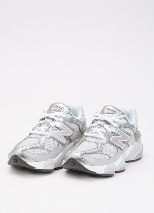 New Balance 9060 sneaker met mesh details - voorkant 2 zilver