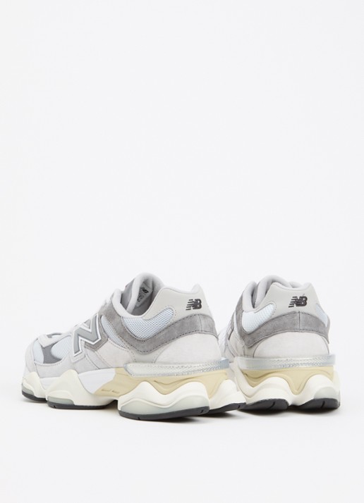 New Balance 9060 sneaker met mesh en suède details - achterkant lichtgrijs