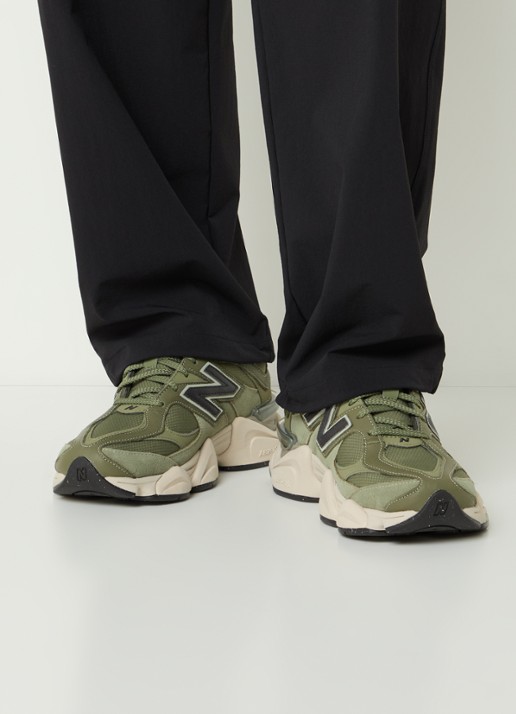 New Balance 9060 sneaker met mesh en suède details - voorkant 2 legergroen