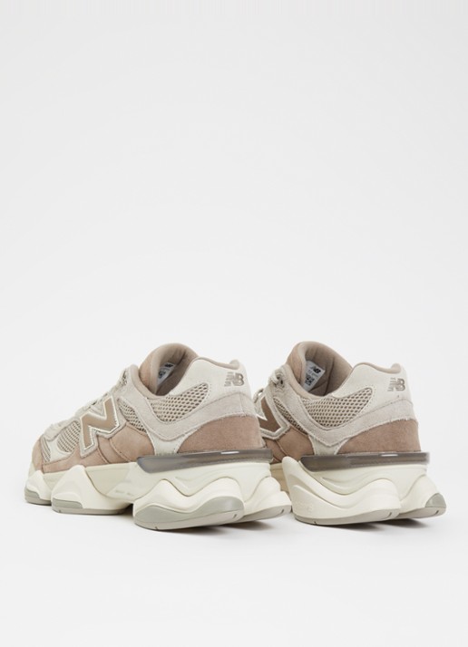 New Balance 9060 sneaker met suède details - achterkant lichtbruin