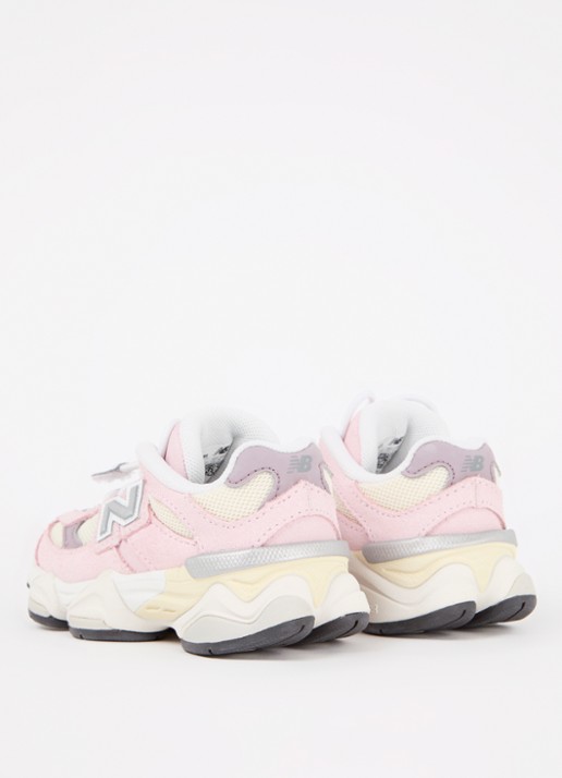 New Balance 9060 sneaker van suède met mesh details - achterkant lichtroze
