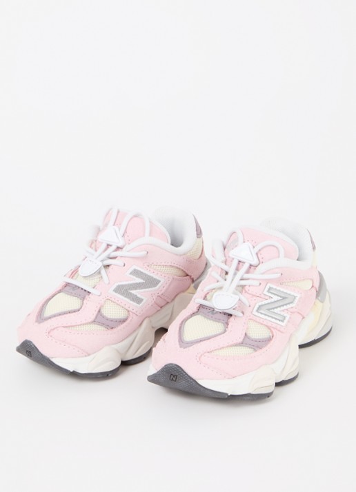 New Balance 9060 sneaker van suède met mesh details - voorkant 3 lichtroze