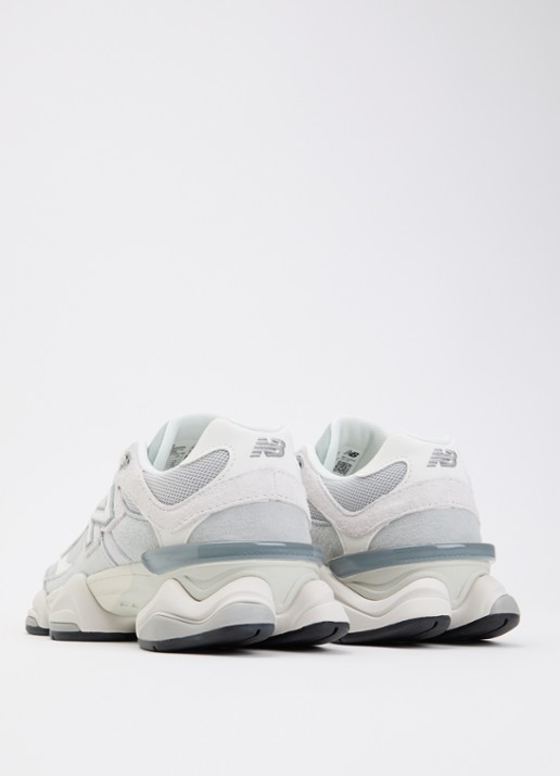 New Balance 9060 sportschoen met logo en details van suéde  - achterkant lichtgrijs