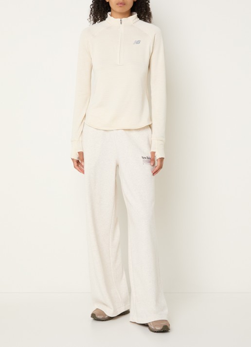 New Balance Athletics Heat pullover met halve rits en logo - voorkant 3 creme