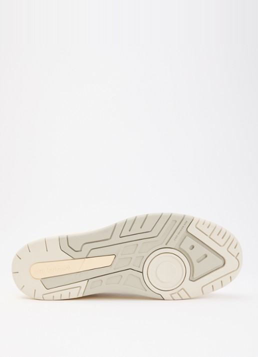 New Balance BB950 sneaker van leer met details van nubuck - detail 4 creme