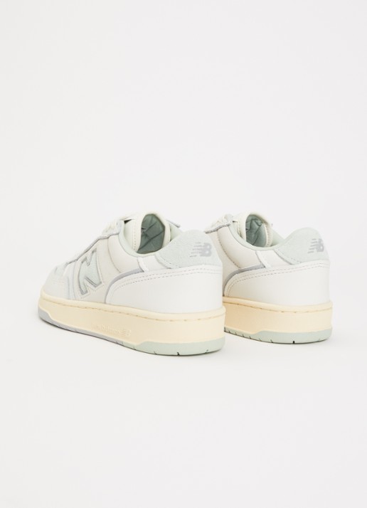 New Balance BB950 sneaker van leer met details van nubuck - achterkant 4 lindegroen
