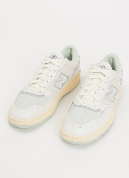 New Balance BB950 sneaker van leer met details van nubuck - detail lindegroen