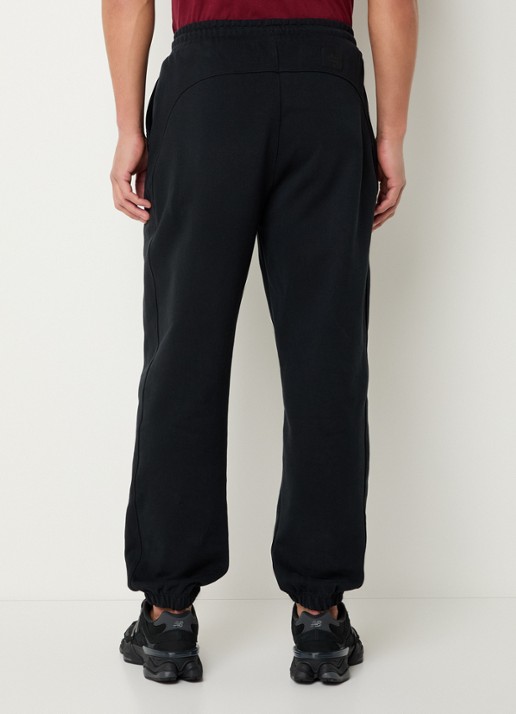 New Balance Regular fit joggingsbroek met logoborduring en steekzakken - achterkant zwart