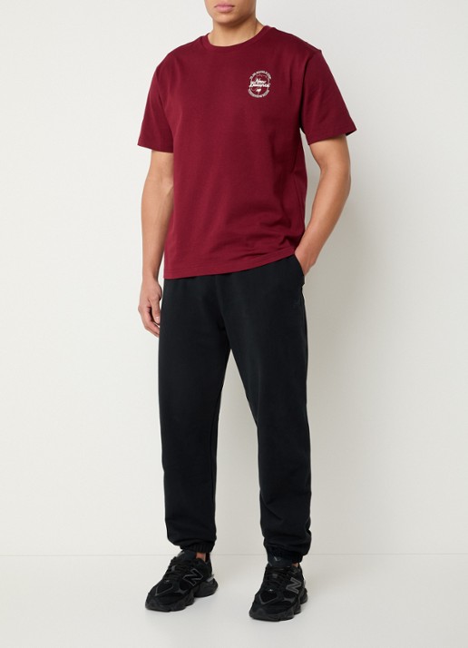 New Balance Regular fit joggingsbroek met logoborduring en steekzakken - voorkant 5 zwart