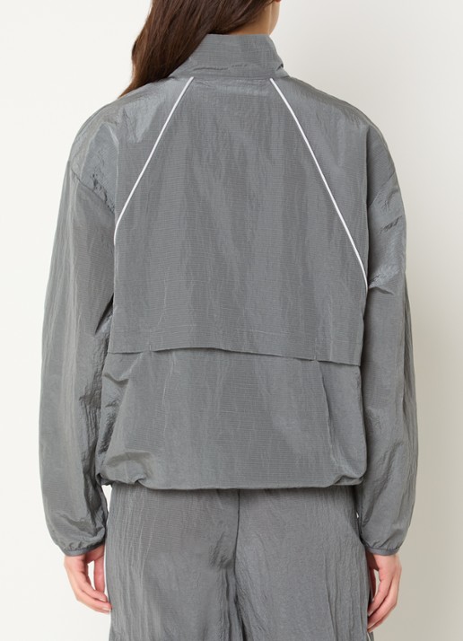 New Balance Sport Legacy trackvest met logo en steekzakken  - achterkant grijs