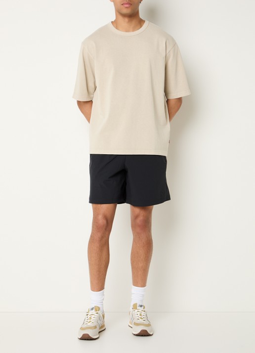 New Balance Straight fit korte trainingsbroek met steekzakken - voorkant 4 zwart