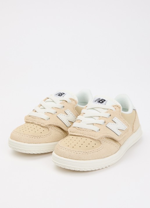 New Balance T500 sneaker met suède details - voorkant 2 zand