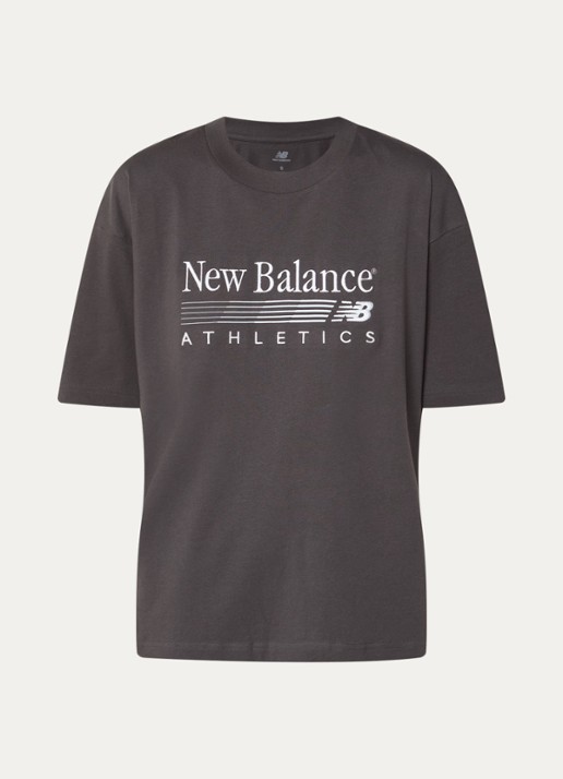 New Balance Trackside oversized T-shirt met logoborduring - voorkant antraciet