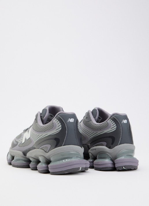 New Balance U2000 sneaker met logo  - achterkant 2 paars