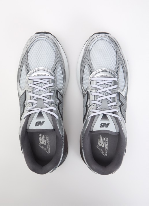 New Balance U2010 sneaker met mesh details en metallic finish  - detail 4 grijs