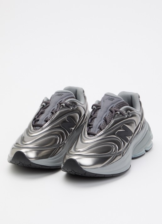 New Balance U5030 sneaker met logo en metallic finish  - detail grijs