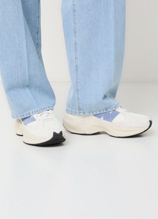 New Balance WRPD Runner sneaker met suède details - voorkant 2 gebroken wit