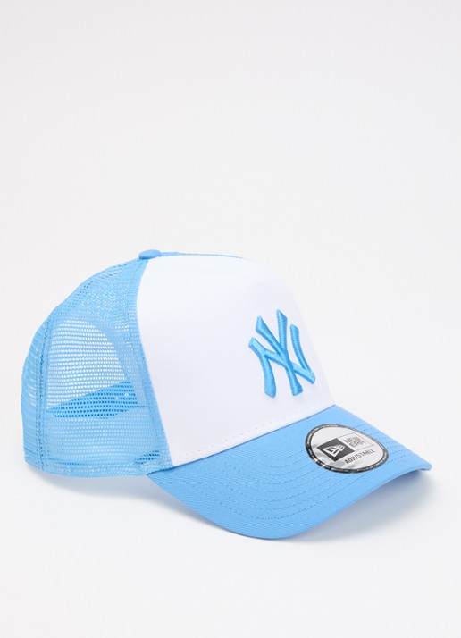 New Era Pet met logoborduring en mesh details