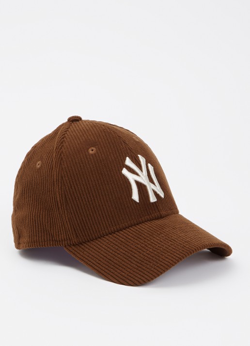 New Era Pet met logoborduring - voorkant 2 bruin