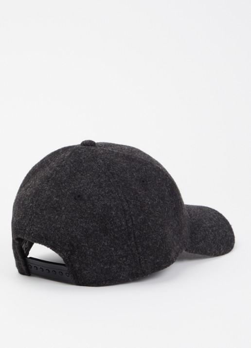 New Era Pet met logoborduring - detail 2 zwart