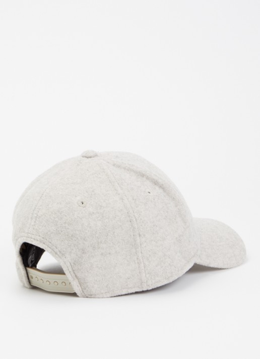 New Era Pet met logoborduring - detail 2 lichtgrijs