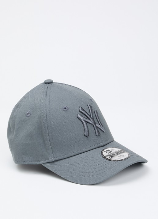 New Era Pet met logoborduring - voorkant blauwgrijs
