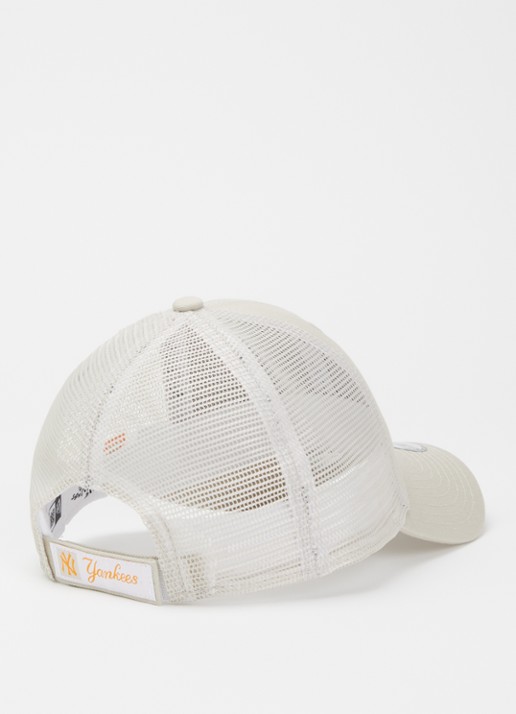New Era Pet met logoborduring - detail 2 beige