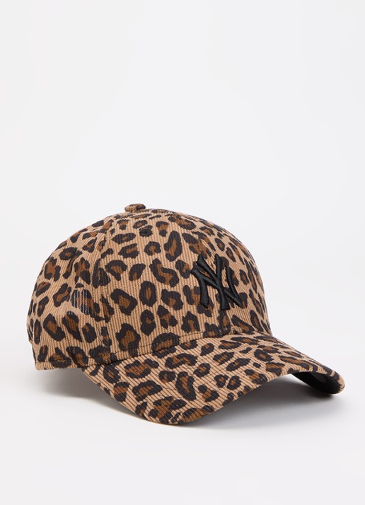 New Era Pet van corduroy met logoborduring en panterprint