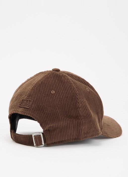 New Era Pet van corduroy met logoborduring - detail bruin