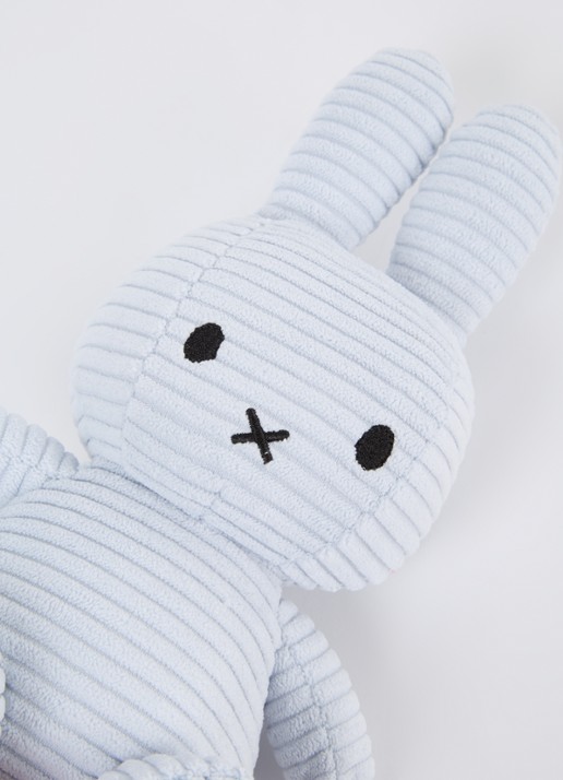 Nijntje Miffy knuffel van corduroy 23 cm - voorkant 2 lichtblauw