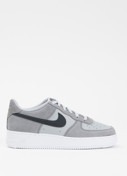 Nike Air Force 1 sneaker van suède met leren details - voorkant 2 grijs