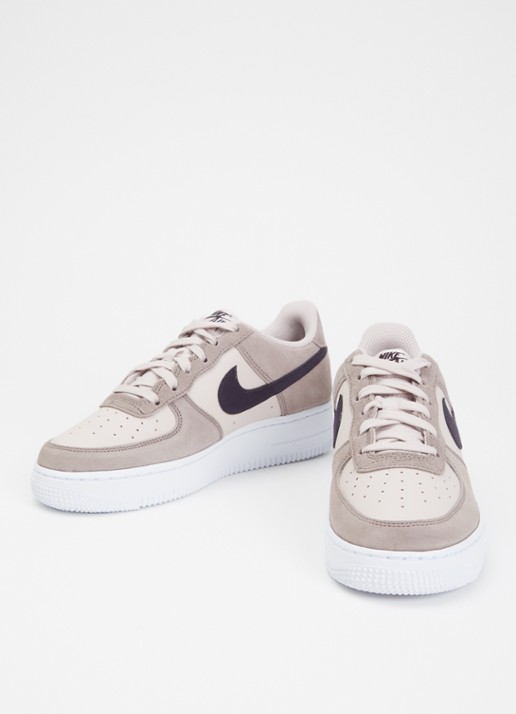 Nike Air Force 1 sneaker van suède met leren details - detail 3 zalmroze