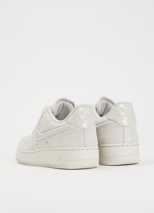 Nike Air Force 1 sneaker van suède - achterkant 5 creme