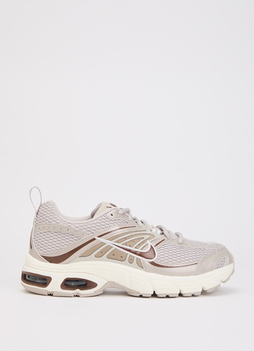 Nike Air Max Moto 2k sneaker met details van mesh