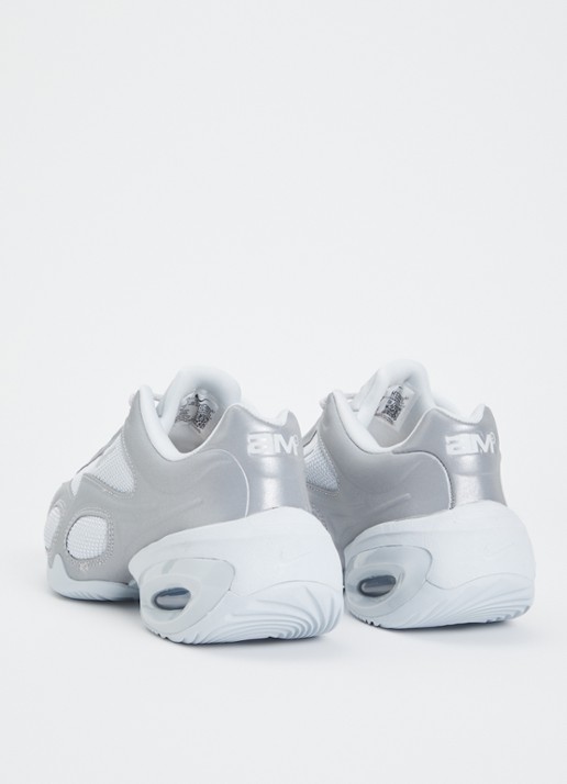 Nike Air Max Muse sneaker met mesh details en metallic finish - achterkant 2 zilver