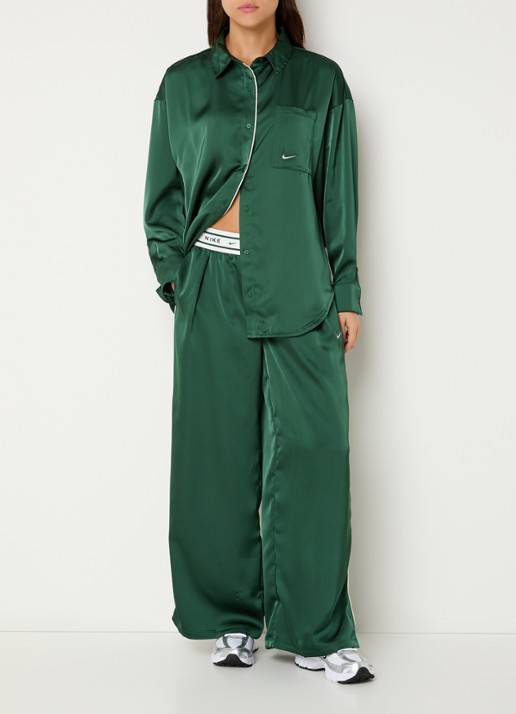 Nike Blouse van satijn met borstzak en logo - voorkant 3 groen