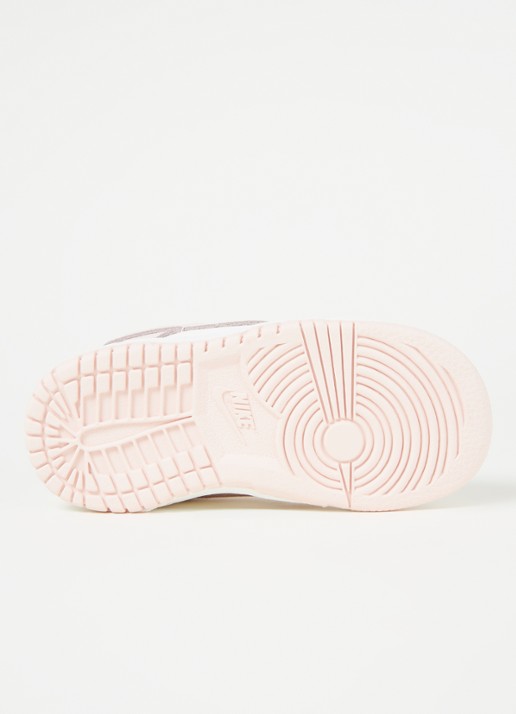 Nike Dunk Low babyschoentje van leer - detail 2 lichtroze