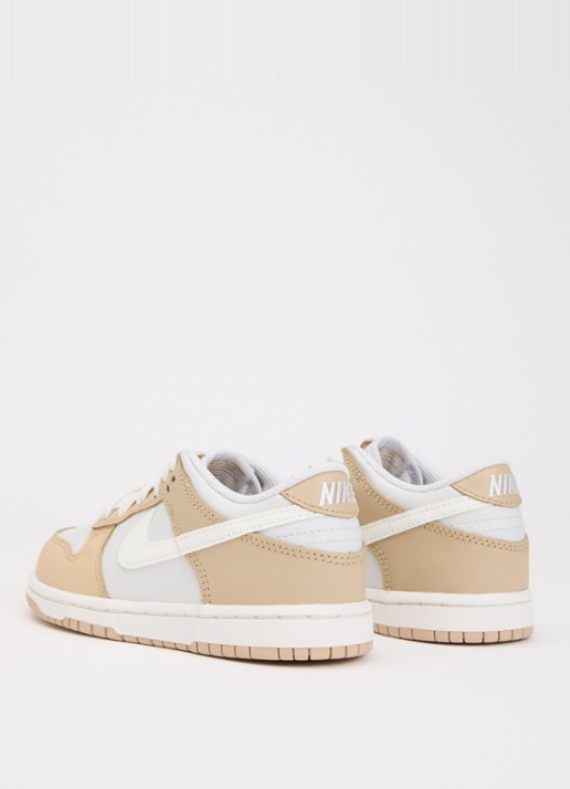 Nike Dunk Low sneaker met leren details en logo - achterkant 2 lichtbruin