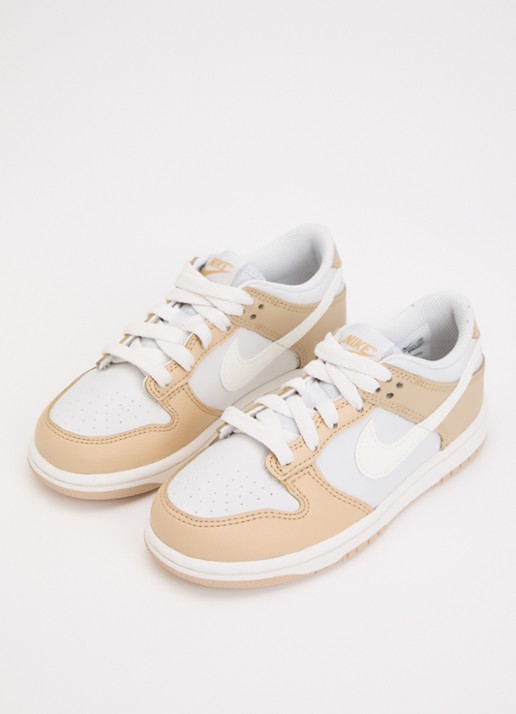 Nike Dunk Low sneaker met leren details en logo - voorkant 4 lichtbruin