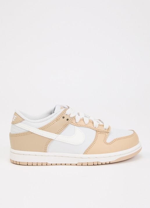 Nike Dunk Low sneaker met leren details en logo