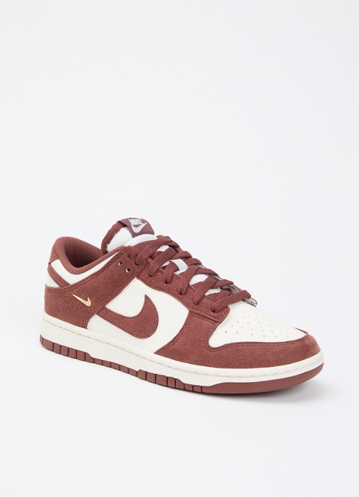 Nike Dunk Low sneaker met suède details