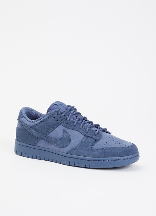 Nike Dunk Low sneaker met suède details