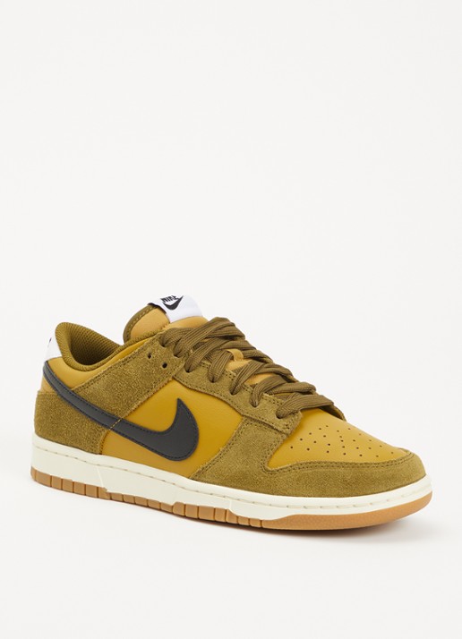 Nike Dunk Low sneaker met suède details
