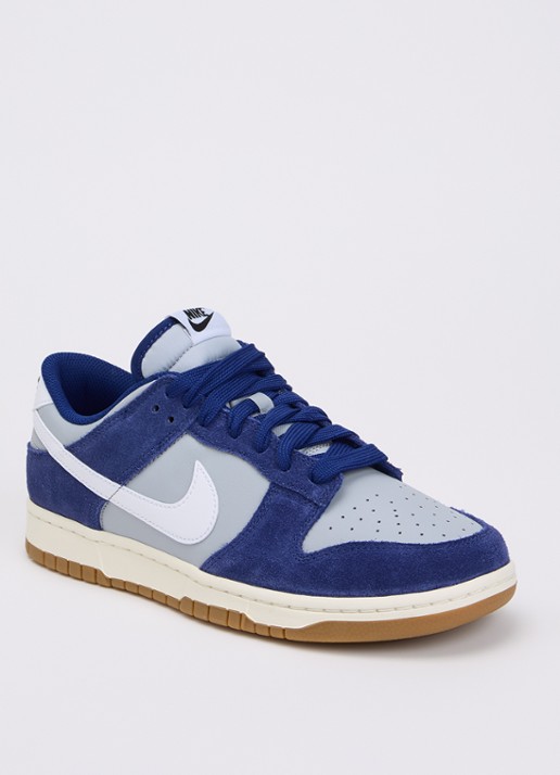 Nike Dunk Low sneaker met suède details