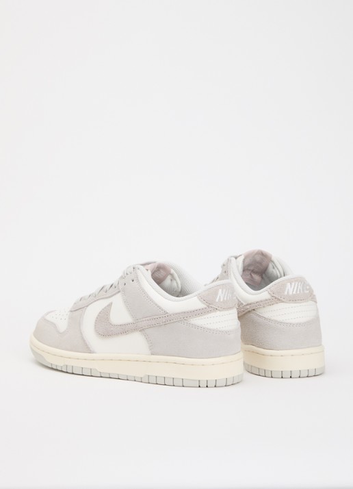 Nike Dunk low sneaker van leer met suède details - achterkant grijs