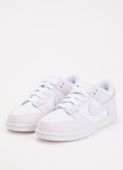 Nike Dunk Low sneaker van logo - voorkant 2 lichtroze
